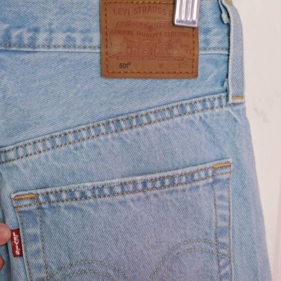 Levi's Premium Big E Women's 501 Original Fit High Rise Denim Shorts size 26 - Picture 6 of 9